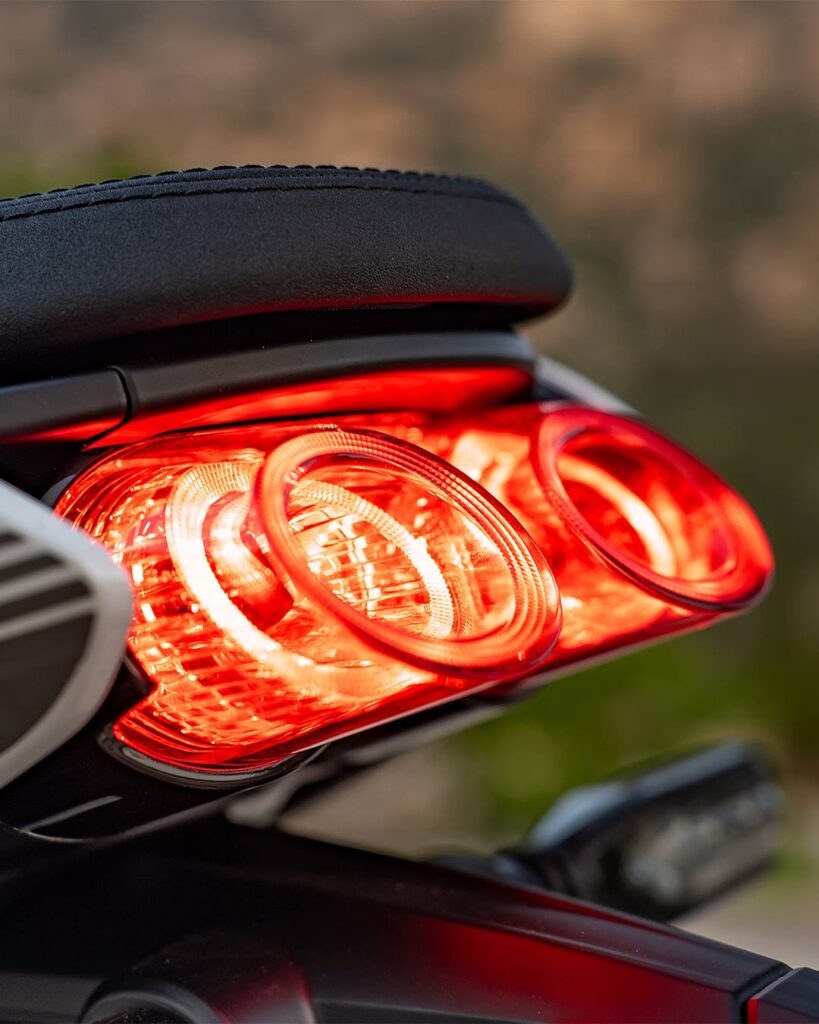 neo-clasic tail light of CFmoto 500SR Voom